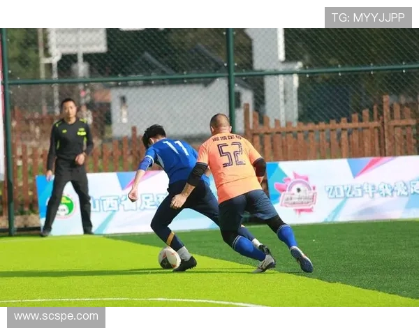 足球比赛中的球员调度与攻防转换