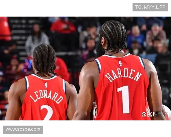 伦纳德面对严密防守苦战20投10中罚球表现出色仍难阻球队失利 伦纳德面对严密防守苦战20投10中罚球表现出色仍难阻球队失利